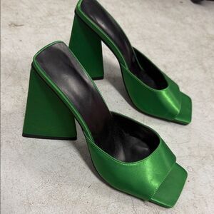ZARA Chunky Heel Like New Size 7.5 Kelly Green Low Block Heel
